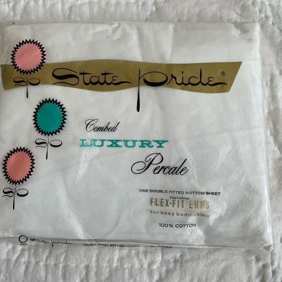 NWT White Full Fitted Sheet - Picture 3 of 7